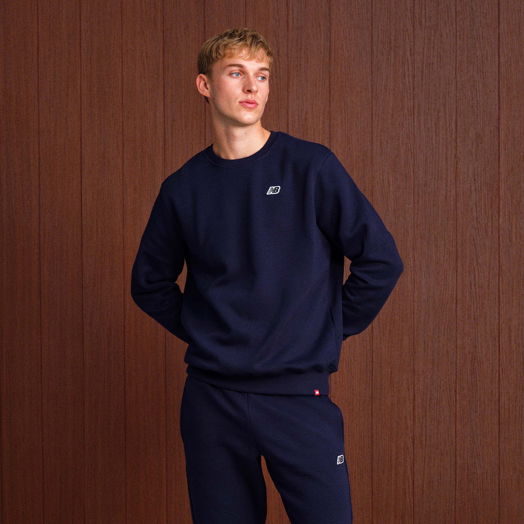 Men s NB Small Logo Crew Sweat Apparel New Balance