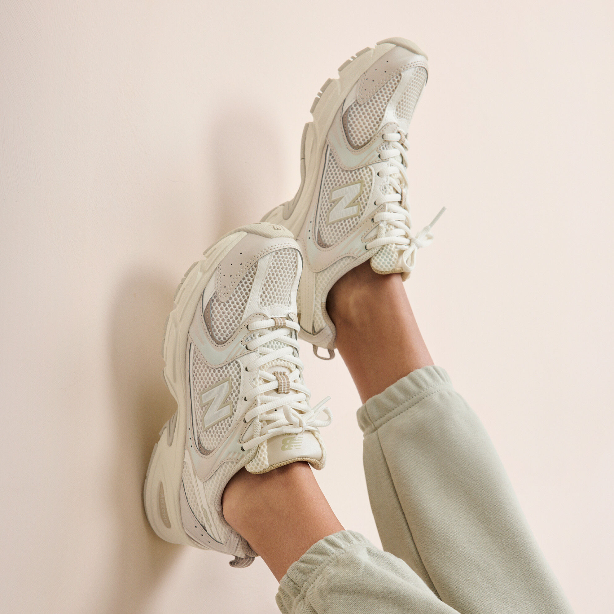 ★NEW BALANCE★Unisex Sneakers MR530RD White Beige★追跡可 ☆NEW BALANCE☆Unisex Sneakers MR530RD White Beige☆追跡可